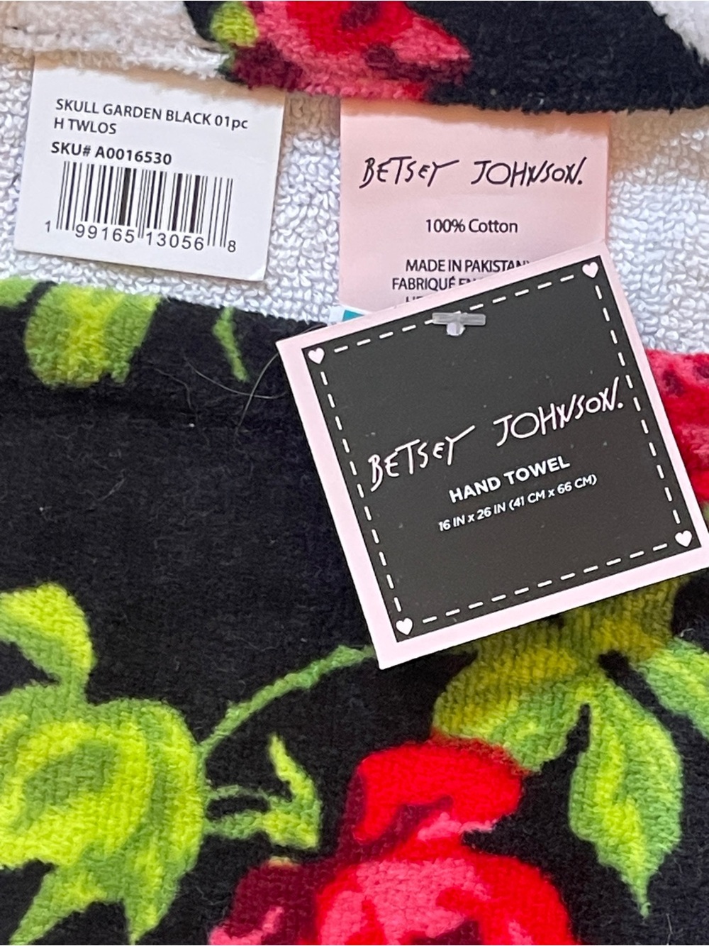 Set of 2 Skull &Roses Hand Towels by Betsey Johnson. - Picture 5 of 5